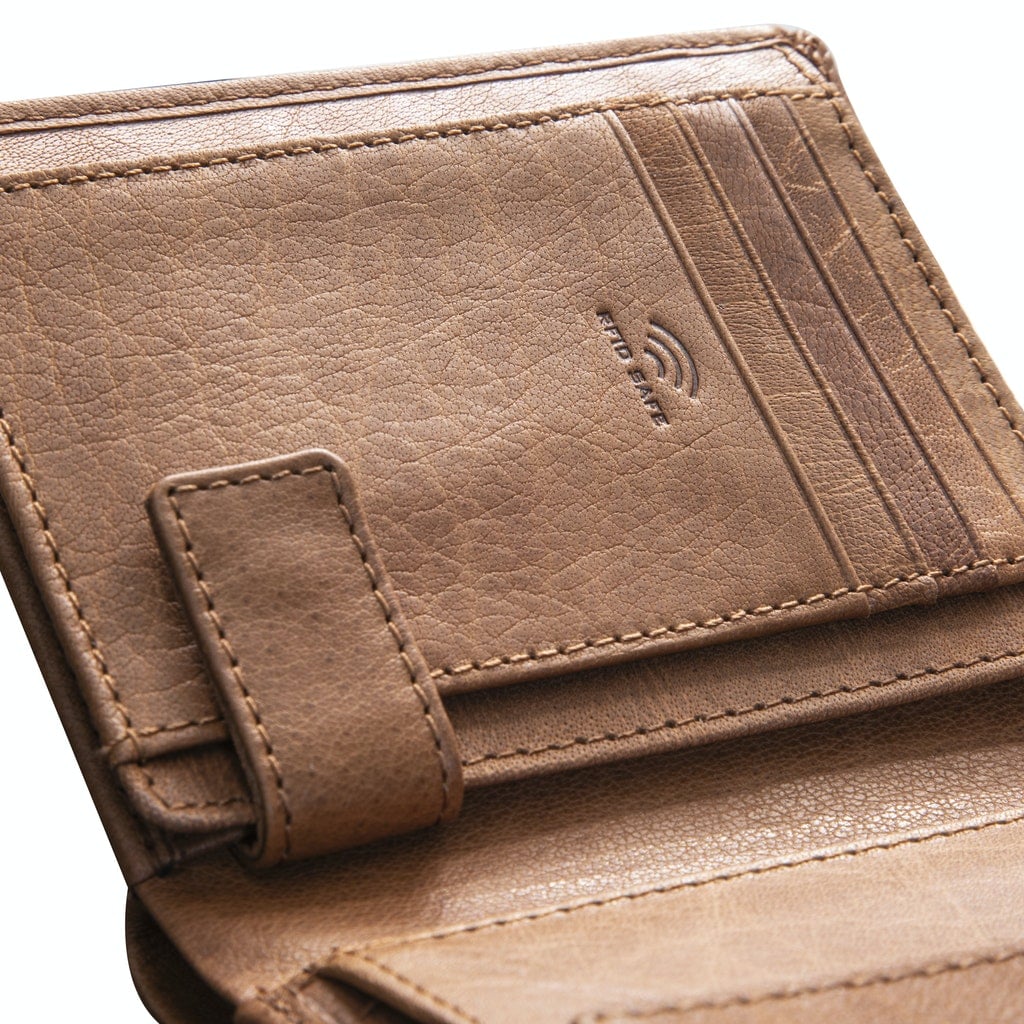 blackwall jorge billfold v8