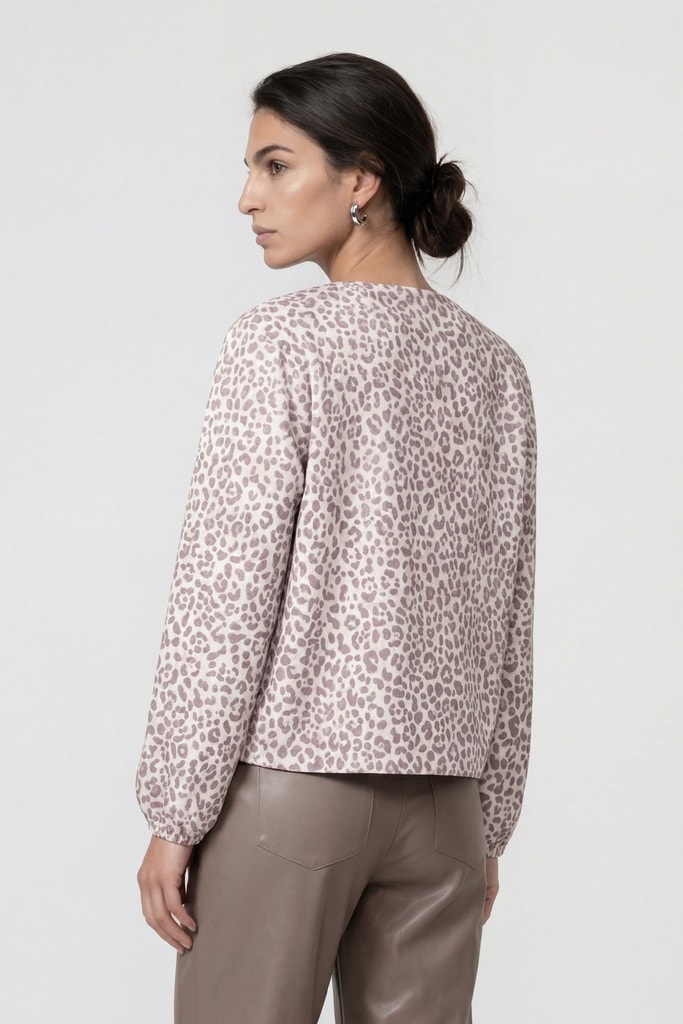 Strickjacke mit Leomuster