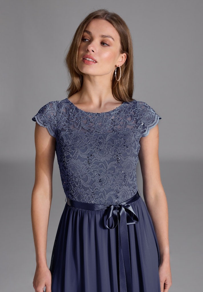 Abendkleid aus Chiffon mit paillettenbesetztem Spitzenoberteil