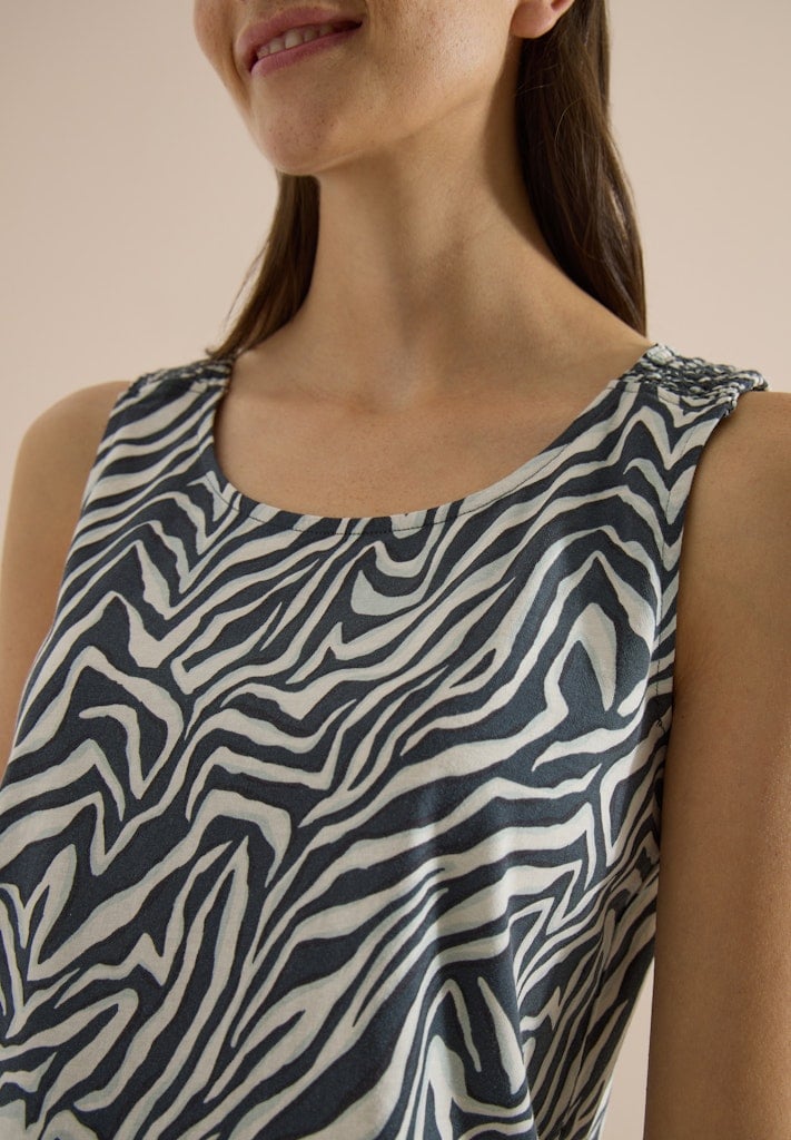 Top mit Rundhals und Smokdetail