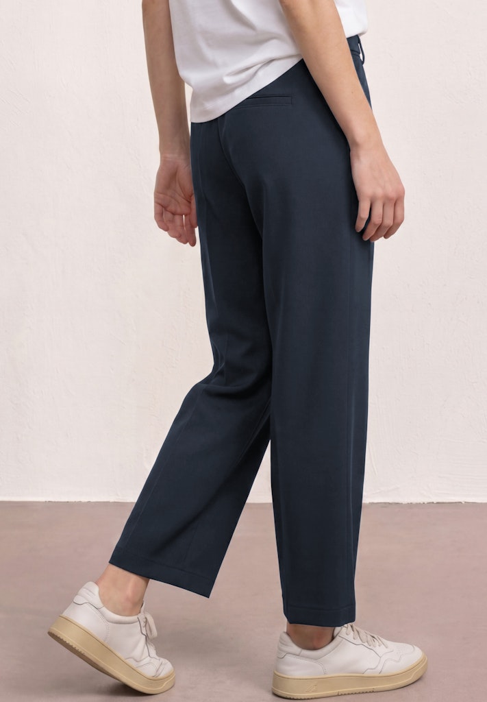 Wide Leg Hose mit Knopfdetail