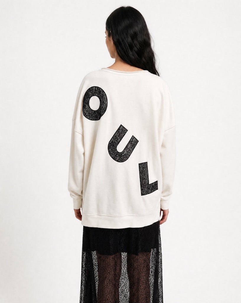 Oversize Sweatshirt Lace Wording