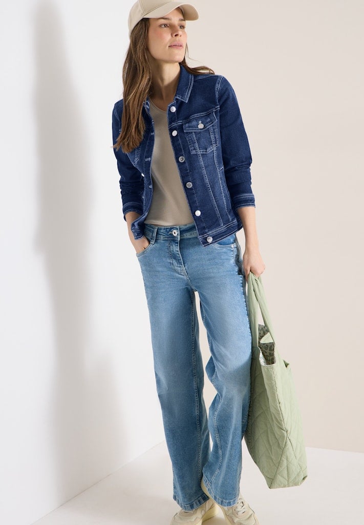 Jeansjacke mit Brusttaschen und Knöpfen