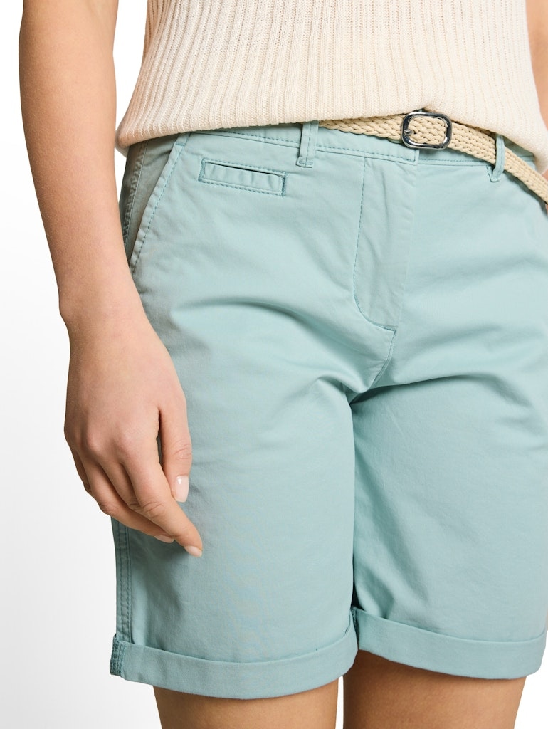 Chino Bermuda Shorts mit Gürtel