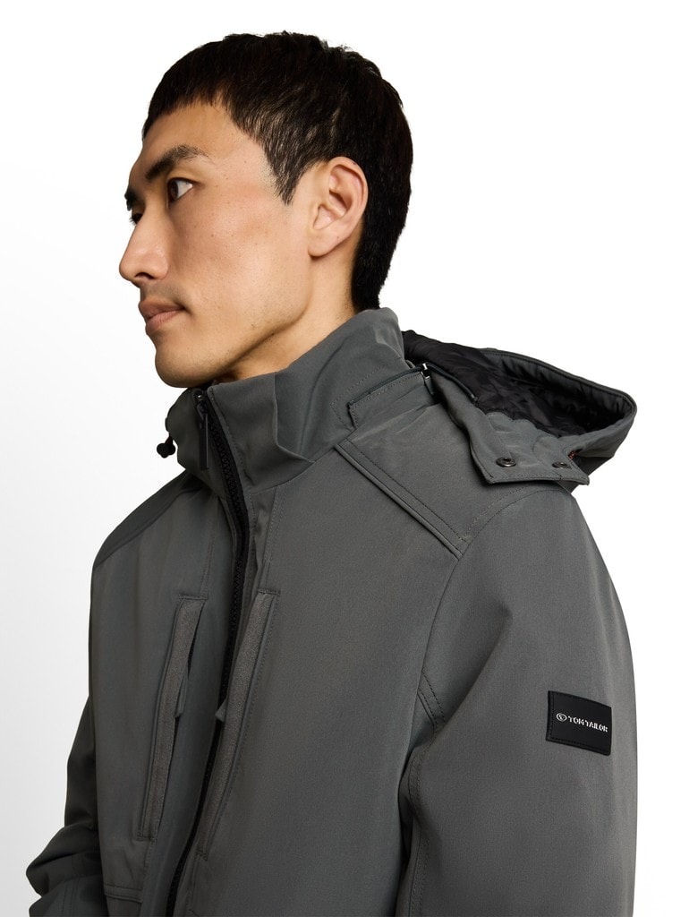 Funktionsjacke mit abnehmbarer Kapuze