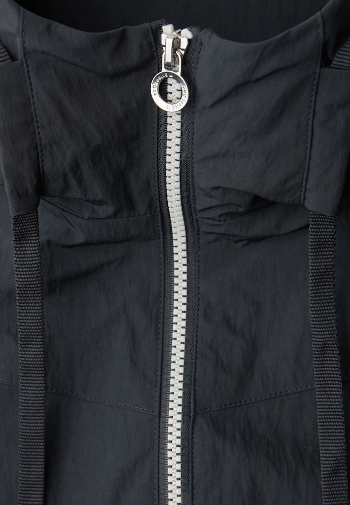 Jacke mit Kapuze und Zipper