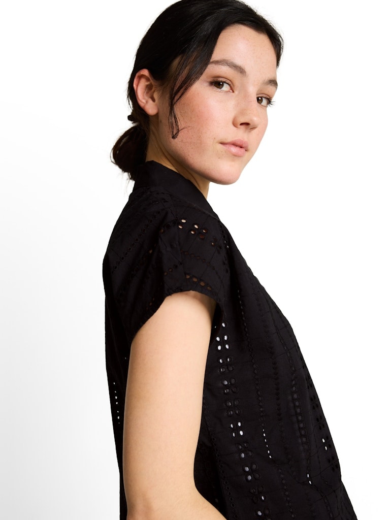 Bluse mit Lochstickerei