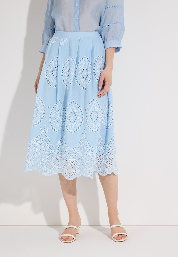 Rock mit Lochstickerei