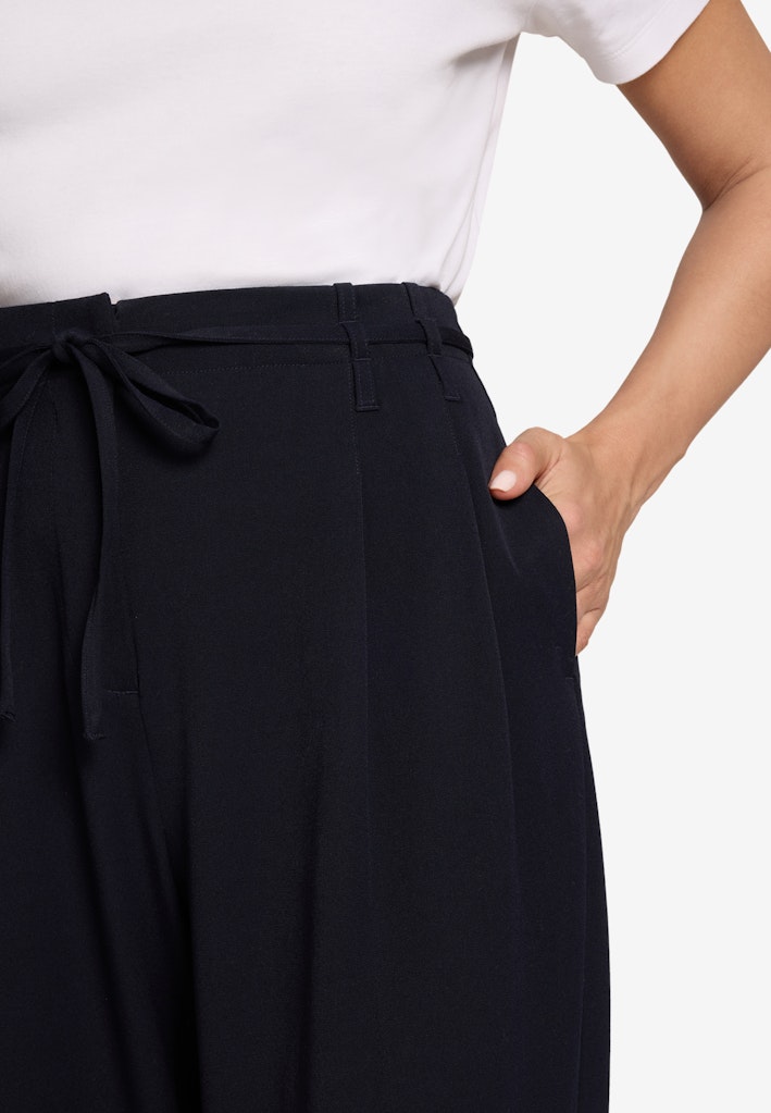 Hose mit Bindeband 32 Inch