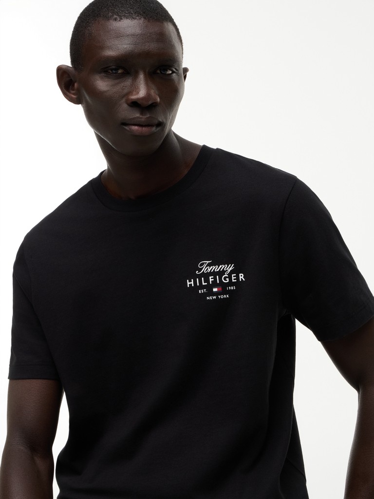 SCRIPT STACK REGULAR TEE