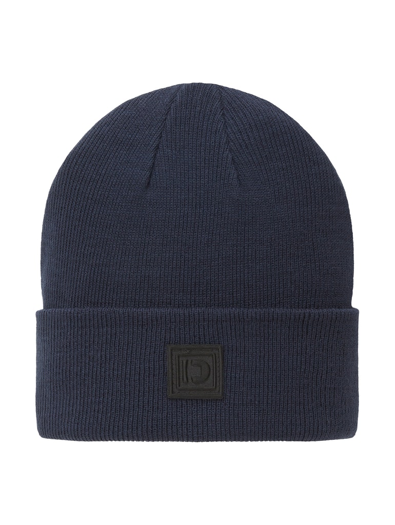 basic beanie with front badge