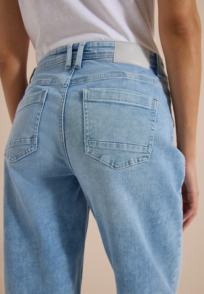 Barrel Leg Jeans mit aufgesetzten Taschen