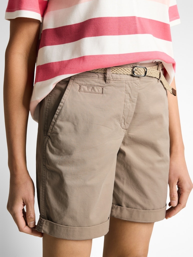 Chino Bermuda Shorts mit Gürtel