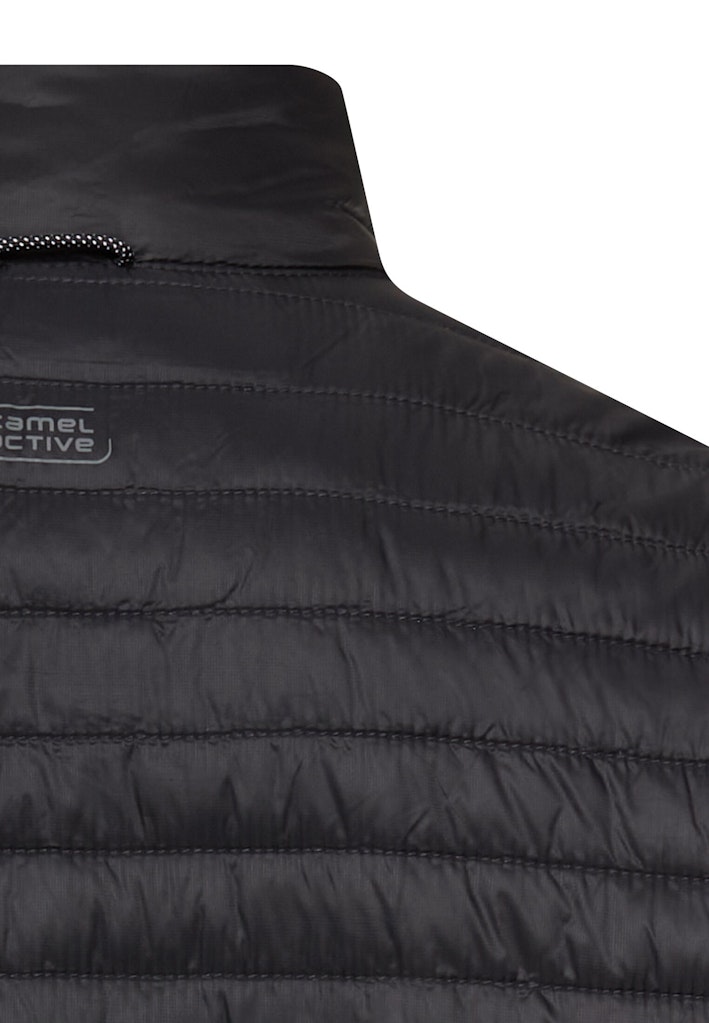 Stepppjacke mit wasserabweisender Funktion