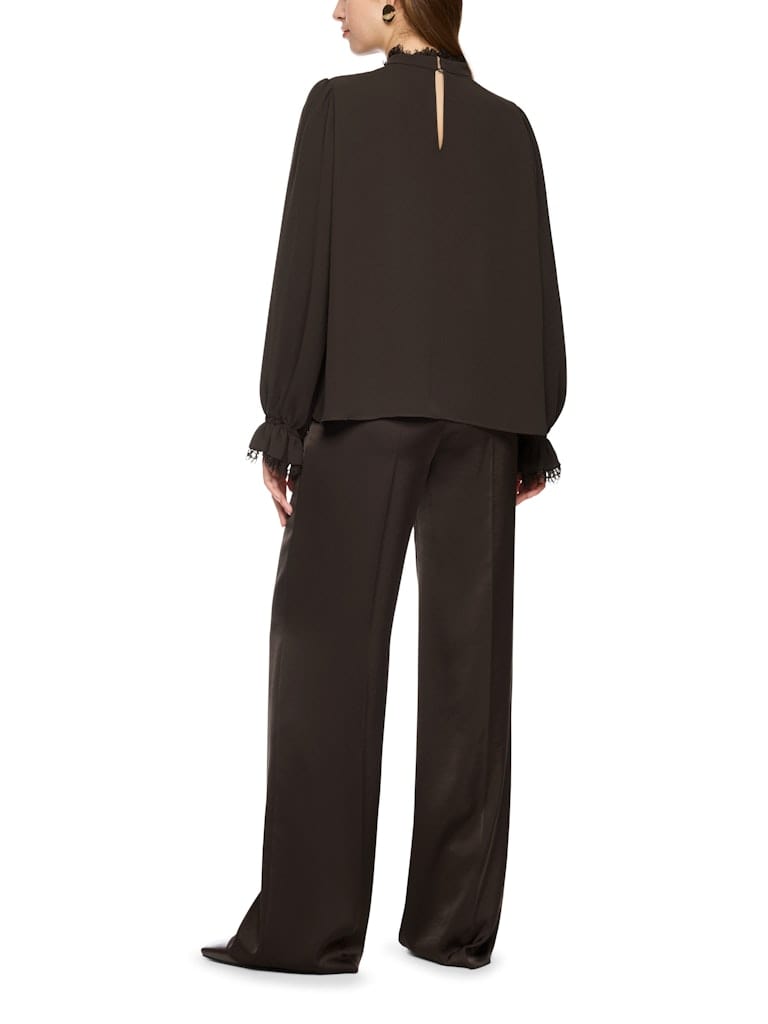 Fließende Bluse mit Spitze