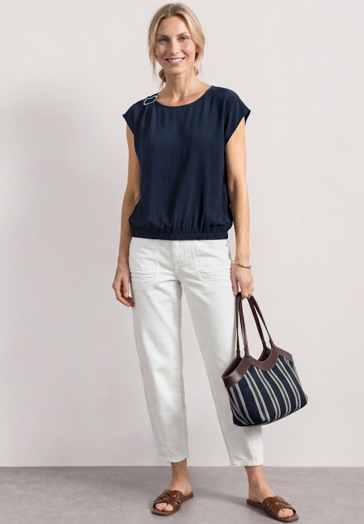 Blusenshirt mit Rundhals und Schnallendetail