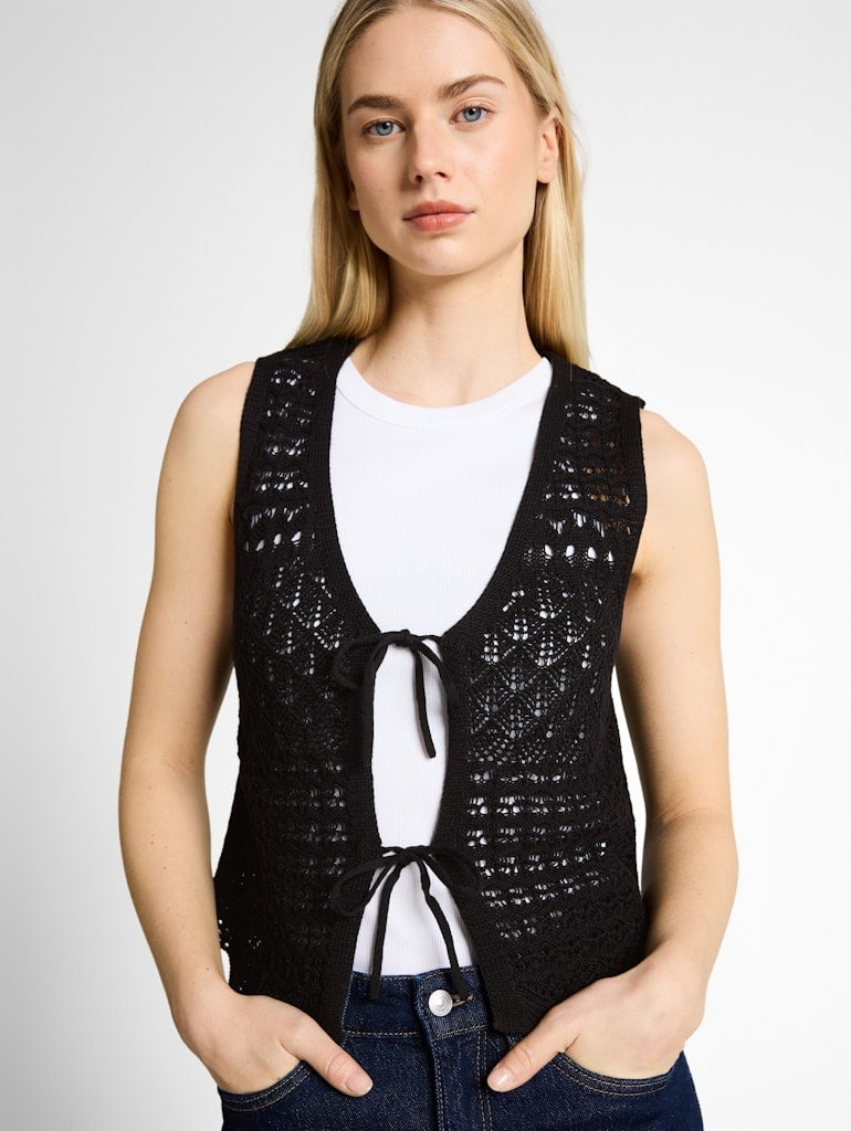 Strickwesten mit Lochmuster