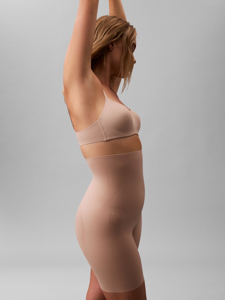SCULPTED FIRM MICRO THIGH SHORT