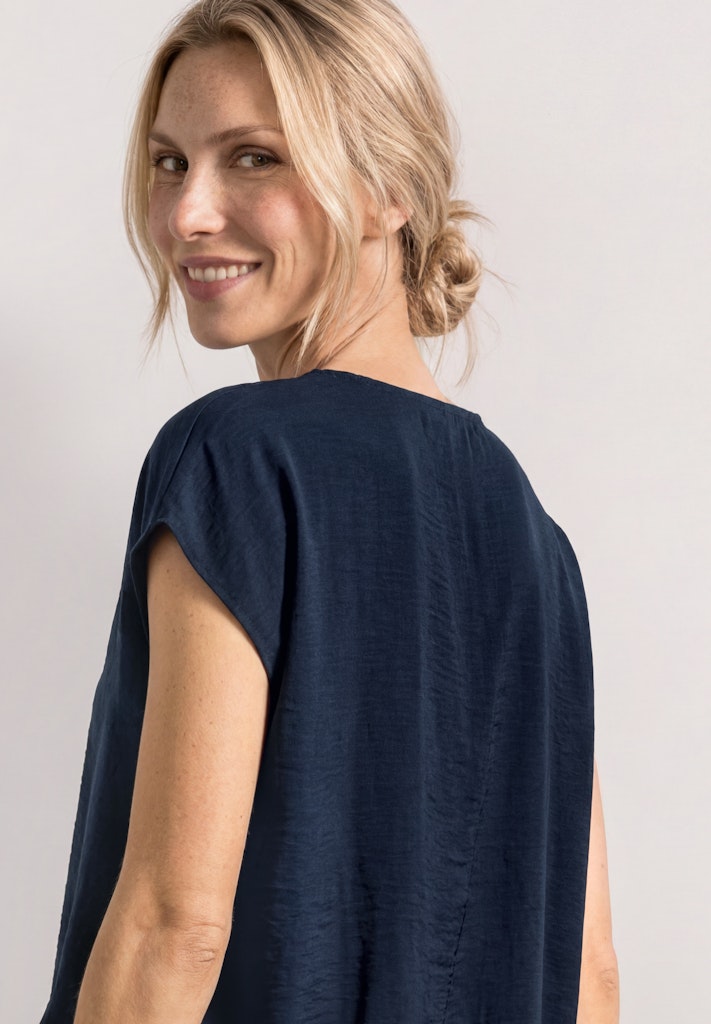 Blusenshirt mit Rundhals und Schnallendetail