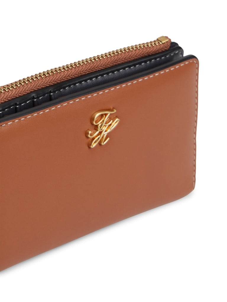 Logo Plaque Leather Bifold Wallet