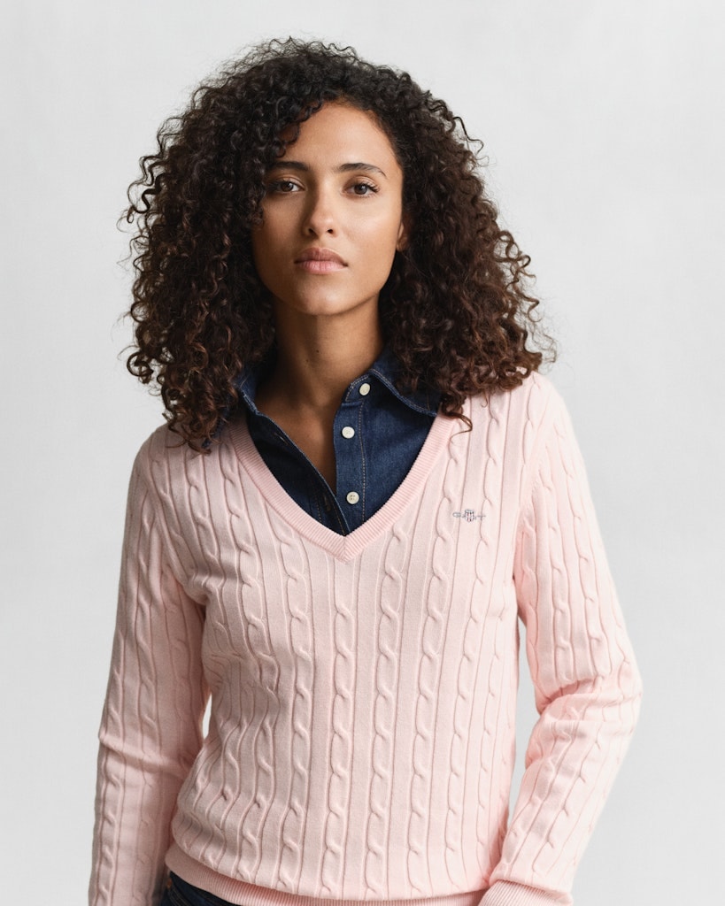 V-Neck Pullover mit Zopfmuster